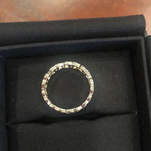 CHANEL Golden Ring - Picture 2 of 9